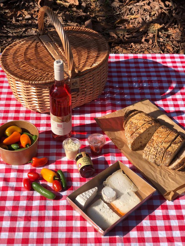 Classic Picnic Basket with Galil Mountain Rosé wine for two