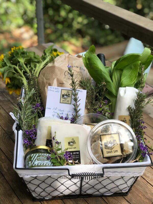 Roee Gift Basket